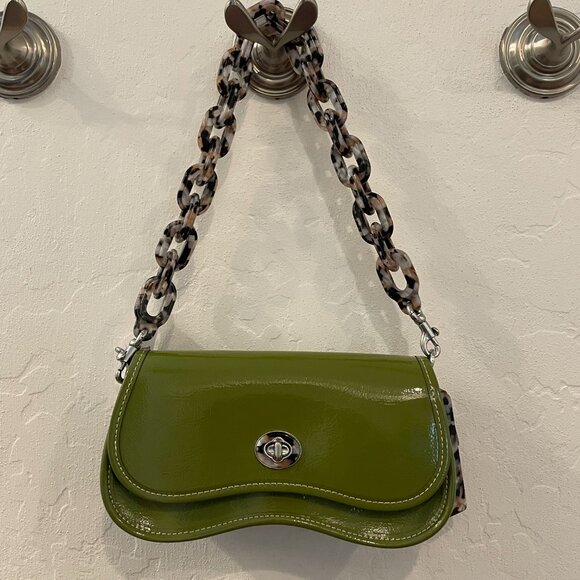 NWT Coach Wavy Dinky Bag Crinkle Patent Leather Olive Coachtopia CQ0… - Picture 8 of 14